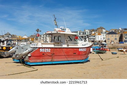 St Ives Harbour At Low Tide With Fishing Boats Waiting For High Tide, Corwall, UK 27 August 2022