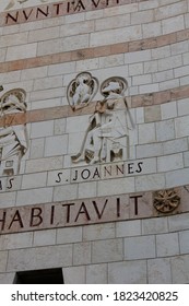 St. Joannes significa 'San Juan' en inglés en la Basílica de la Anunciación en Nazaret Israel