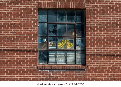 St. Joseph, Missouri / United States Of America - August 29th, 2019 : Old Political Ads Next To A For Sale Sign.  