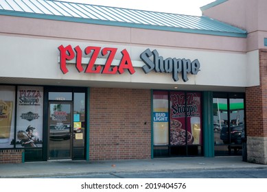 St. Joseph, MO United States Of America - August 2nd, 2021 : Pizza Shoppe Main Entrance.  Exterior Signage And Facade, Pizza Chain In Strip Mall.