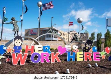 St. Louis, Missouri, USA, April 13, 2020 - Heroes Work Here Sign In Front Of SSM Health Cardinal Glennon Hospital, Grand Ave, St. Louis, Missouri