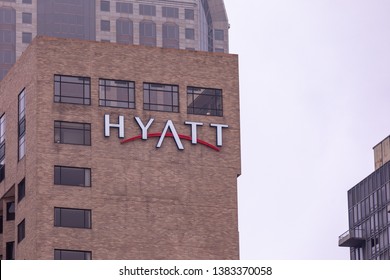 St Louis, Missouri \ USA - January 16 2019: The Logo And Sign Of Hyatt Hotel Network On A Side Of A Brick Building.