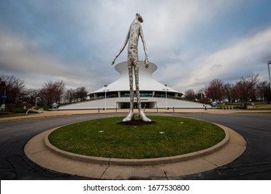 St Louis, Missouri / USA - March 18, 2020: St Louis Science Center With Statue In Foreground