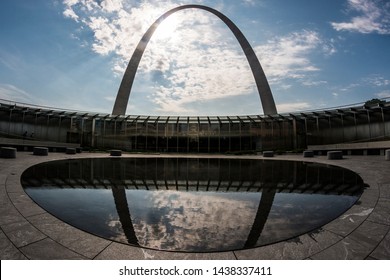 ST. LOUIS, MISSOURI / USA - May 24, 2019: The Gateway Arch of St. Louis during a sunny late morning, part of Gateway Arch National Park