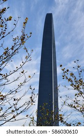 ST. LOUIS, MISSOURI, U.S.A., NOVEMBER 2016.  St. Louis Arch On A Clear Fall Day.  Editorial Use Only.