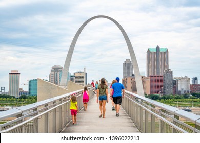 St Louis, MO - July 28, 2018: Family Is Walking To The Overlook Of The Gateway Arch And St Louis Skyline On The Opposite Shore Of The Mississippi River.