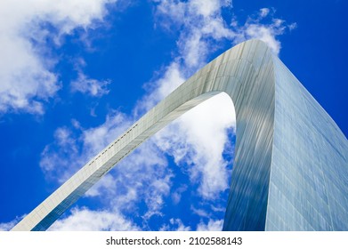 St Louis, MO, USA - April 03, 2006; The Gateway Arch in St Louis Missouri with the observation deck windows at the apex under a blue sky