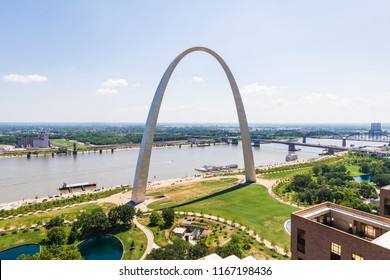 ST. LOUIS, MO, USA - AUGUST 10, 2018: The Gateway Arch Is A 630 Foot Monument On The Riverfront Of Downtown St. Louis That Has A Viewing Area At The Top That People Can Pay To Visit.