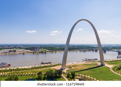 ST. LOUIS, MO, USA - AUGUST 10, 2018: The Gateway Arch Is A 630 Foot Monument On The Riverfront Of Downtown St. Louis That Has A Viewing Area At The Top That People Can Pay To Visit.