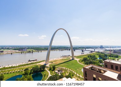 ST. LOUIS, MO, USA - AUGUST 10, 2018: The Gateway Arch Is A 630 Foot Monument On The Riverfront Of Downtown St. Louis That Has A Viewing Area At The Top That People Can Pay To Visit.