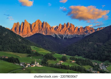 St. Magdalena village with magical Dolomites Odle mountain ridge in golden hour of sunset with alpenglow, Val di Funes valley, South Tyrol, Italian 