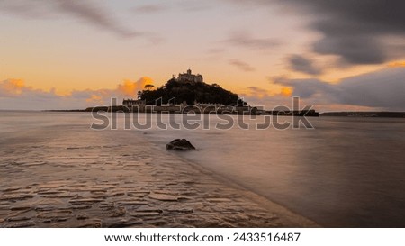 St Michael's mount  ,Cornwall coast ,UK，historic castle ，must-visit destination