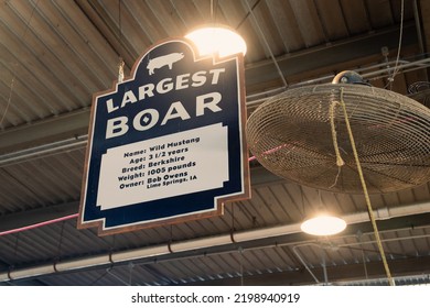 St. Paul, Minnesota - September 3, 2022: Sign For The Largest Boar Pig, A Berkshire, At The Swine Barn At The Minnesota State Fair