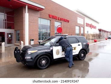 ST PAUL, MINNESOTA USA - MARCH 25, 2020: St. Paul Police guarding the  Midway Target during the covid pandemic.and checking any violence.