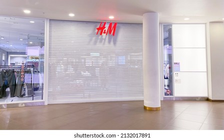 St. Petersburg, Russia, 03.03.2022, Local Shopping Mall. Closing Of HM Clothing Store In Russia. Empty Retail Space, Sanctions