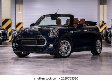 1,880 Mini Convertible Images, Stock Photos & Vectors 