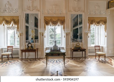 ST. PETERSBURG, RUSSIA - AUGUST 18, 2007: Interior Of Peterhof Grand Palace On August 18, 2017. The Palace Is Included In The UNESCO Heritage List.