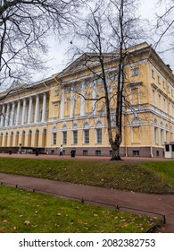 ST. PETERSBURG, RUSSIA, On November 5 2021. Fragment Of  Mikhaylovsky Palace (Russian Museum) In Mikhaylovsky Garden