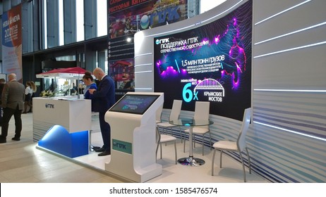 St. Petersburg, Russia - September 17, 2019: Expo And Convention Center. Booth Of Company Participating In A Technology Exhibition, Equipped With Modern Monitors, Displays. Innovation And Development.