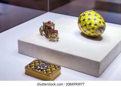 St Petersburg, RUSSIA, September 2021: Faberge Museum Exhibits. Art Objects In Russia: Koronacionnoe Egg. Unique Impressive Collection Of Jewelry Belonging To Royal Family, Made By Famous Jewelers