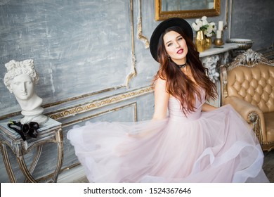 
St. Petersburg, Russia - September 25, 2019: A Beautiful Young Girl In A Lilac Dress, The Bride In An Unusual Way With Pace Lips And A Black Bouquet. Rock And Roll And Wedding, Originality