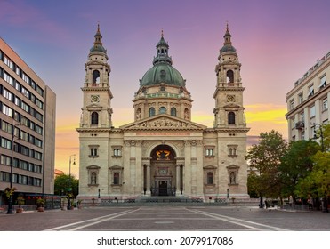 St. Stephen's basilica in center of Budapest, Hungary (translation 