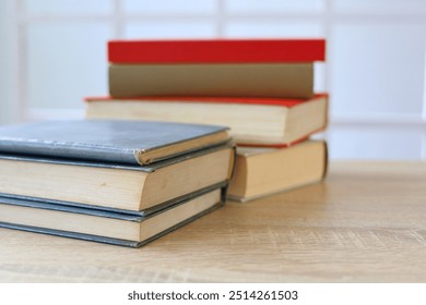stack of books on table, education and learning concept, library, schol, academic