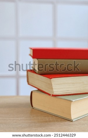 stack of books on table, education and learning concept, library, schol, academic