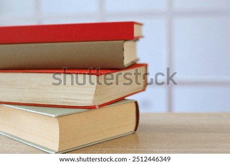 stack of books on table, education and learning concept, library, schol, academic