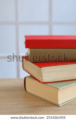 stack of books on table, education and learning concept, library, schol, academic