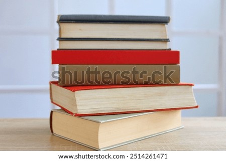 stack of books on table, education and learning concept, library, schol, academic