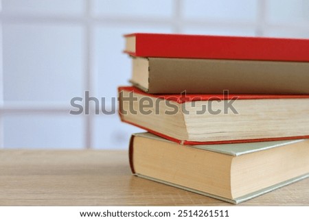 stack of books on table, education and learning concept, library, schol, academic