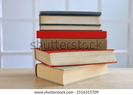 stack of books on table, education and learning concept, library, schol, academic