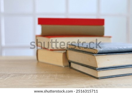 stack of books on table, education and learning concept, library, schol, academic