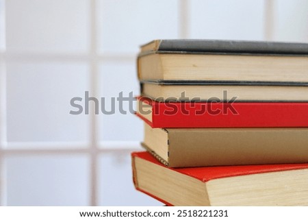 stack of books on table, education and learning concept, library, schol, academic