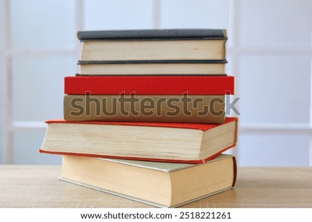 stack of books on table, education and learning concept, library, schol, academic