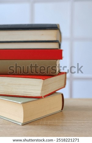 stack of books on table, education and learning concept, library, schol, academic