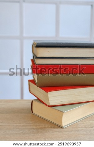 stack of books on table, education and learning concept, library, schol, academic
