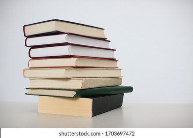 Pile De Livre High Res Stock Images Shutterstock