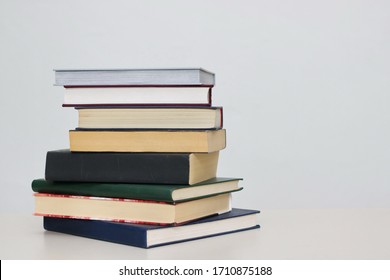 Pile De Livres Images Photos Et Images Vectorielles De Stock Shutterstock