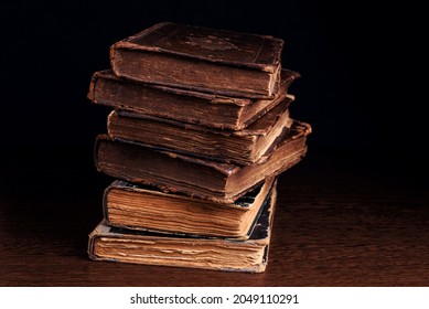 1,236 Stack of leather bound books Images, Stock Photos & Vectors ...