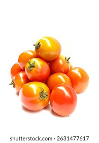Una pila tomates anaranjados