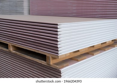 The stack of Plasterboard fire-resistant gypsum board cardboard surface Panel Type DF for indoor concrete walls prepared for construction 