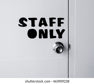 Staff only перевод на русский