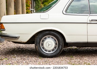 Stafford, United Kingdom, 23, August 2022 Back End And Wheel Detail Of A White 1990 Mercedes-Benz 300SEL Car