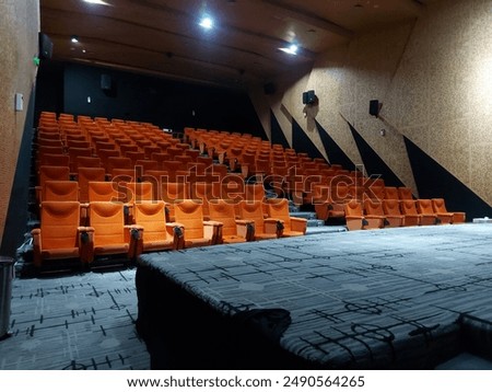 The stage was empty before the audience entered