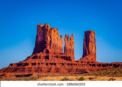 Stagecoach, Bear and Rabbit, Castle Rock, King on his throne, and Saddleback Butte at Monument Valley Navajo Tribal Park, Navajo Nation
