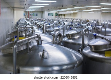 Stainless Lid Steel Tanks With Pressure Meter In Equipment Tank Facility For Water Cleaning And Treatment At Shampoo Plant