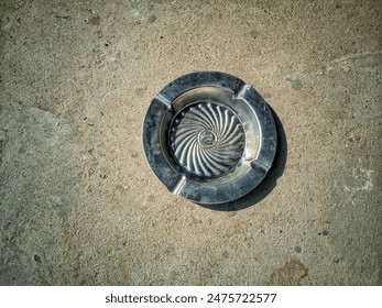 Stainless steel ashtrays are highly resistant to corrosion, rust, and tarnish, ensuring a long lifespan even when exposed to the elements or frequent use.