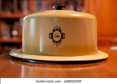 a Stainless Steel Cake Tin with Cover Lid and Round Handle